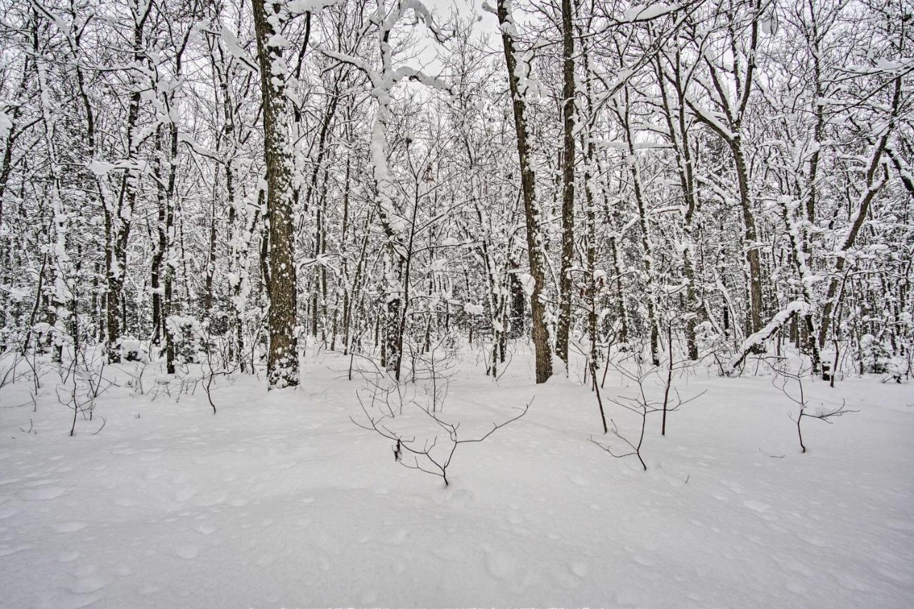 Wooded Twin Lakes Retreat 13 Mi To Lake Michigan! Exteriér fotografie