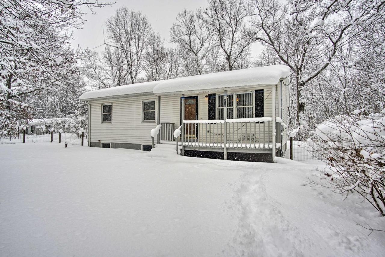 Wooded Twin Lakes Retreat 13 Mi To Lake Michigan! Exteriér fotografie